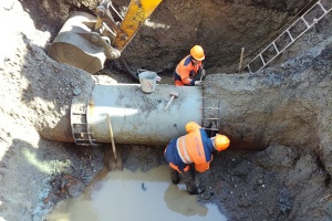 Специалисты МУП «Водоканал» продолжают ремонт сетей водоснаб...