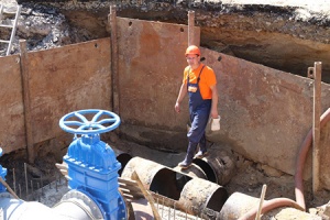 Реконструкцию магистрального водопровода проводят в Тюмени