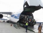 Возить тяжелое нефтяное оборудование из Северной Америки в Россию самолетами становится модным
