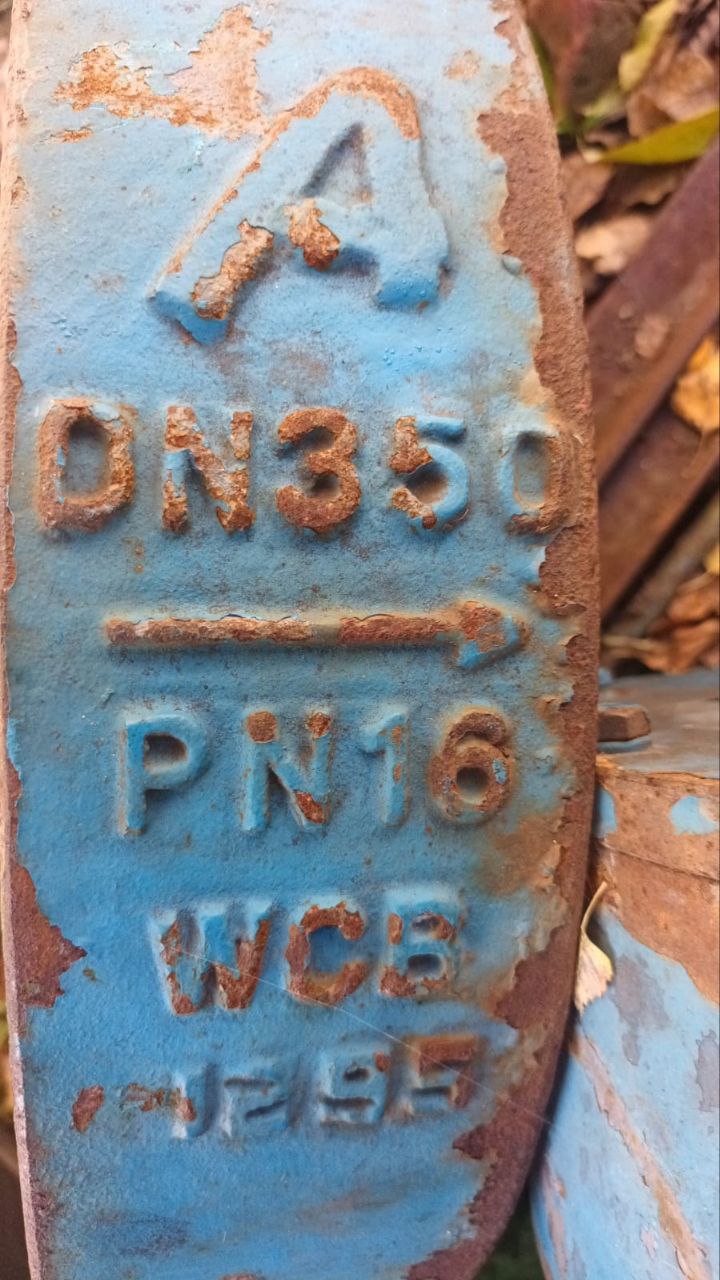 Затвор стальной межфланцевый Ду 350 Ру 16 уплотнение метал/PTFE 3шт по 75000