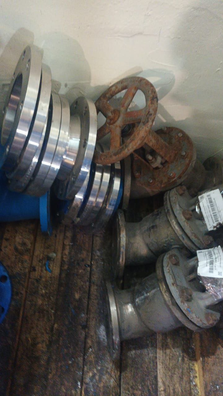 Фланцы нержавеющие 10шт плоские ду 150 ру 10 по 6000 4шт воротниковые  ду 150 ру 10 по 7500